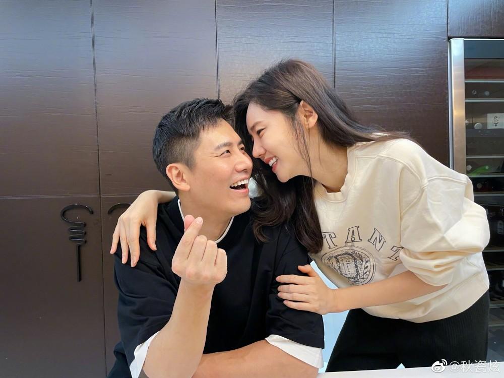 新生宝宝吐奶瓣拉的大便有蛋黄是怎么回事