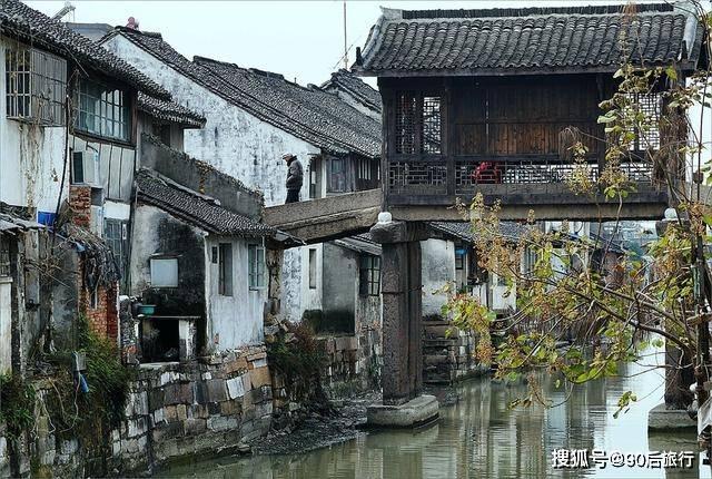 分手后男朋友找的对象跟前任相似,我会尴尬吗?-搭建你的知识桥梁。